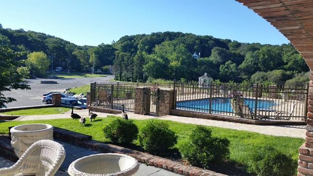Chalet Inn&Suites Centerport Exterior foto